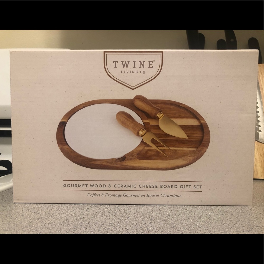 Brand new Gourmet wood and ceramic cheese board
